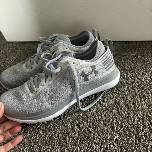 New Under Armour Charged tennis shoes 7.5 - Picture 7 of 13